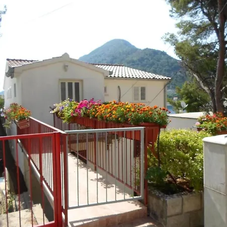 38 - With Balcony And Sea View Apartman Sobra