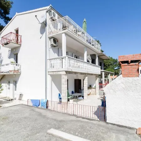 Apartman 38 - With Balcony And Sea View Sobra