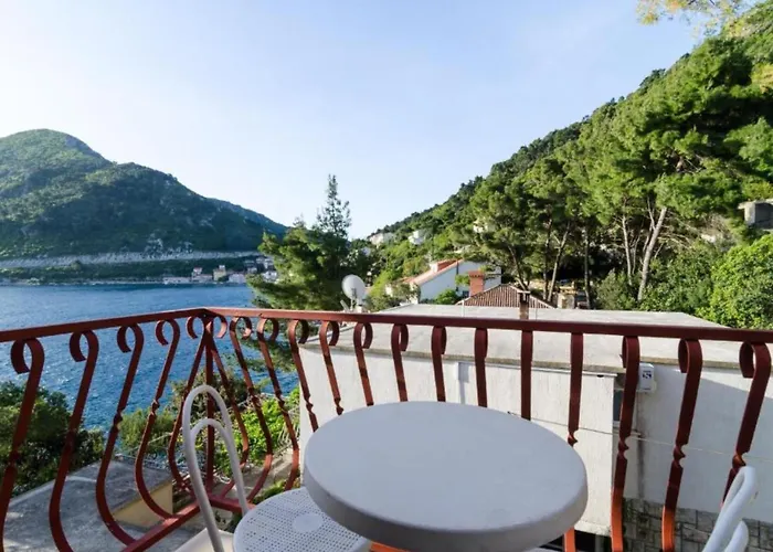 38 - With Balcony And Sea View Apartman